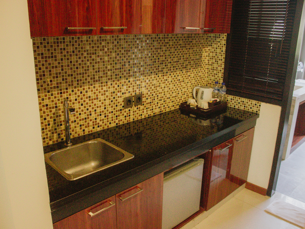 https://www.dmo.booknpay.net/argyasantijimbaran/assets/img/static/double-deluxe-rooms/double-deluxe-rooms3.jpg