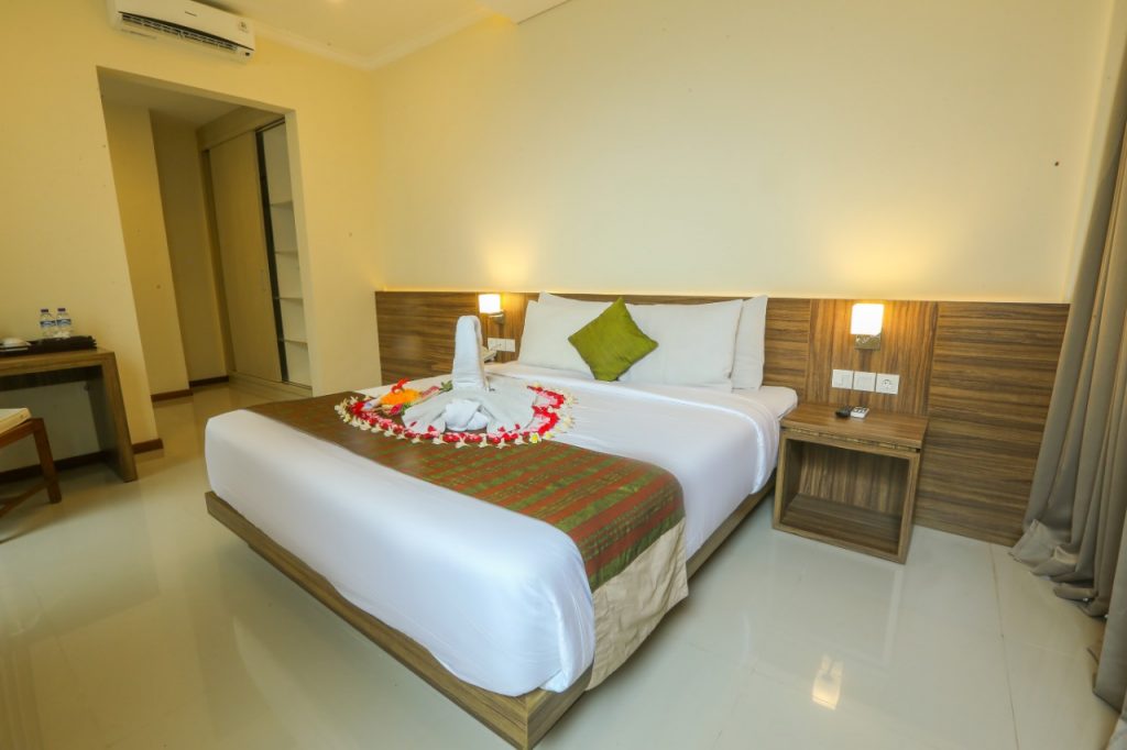 https://www.dmo.booknpay.net/argyasantijimbaran/assets/img/static/junior-deluxe-rooms/junior-deluxe-rooms3.jpeg